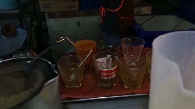 Тайский чай со льдом и молоком - Чай-йен - chai yen смотреть онлайн