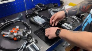 Гидрораспределитель с джойстиком на тросах под отвал фронтального погрузчика. Болгария и Китай