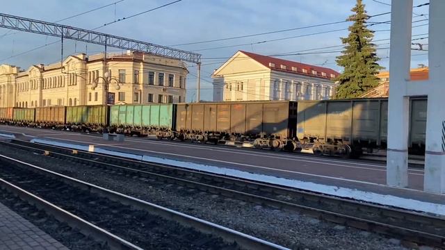 3ТЭ10у-0053 с грузовым поездом следует по станции Тула-1 Курская. смотреть онлайн