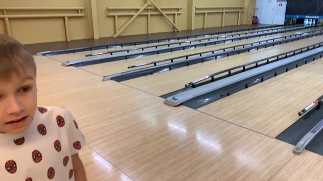 Играем в боулинг! смотреть онлайн