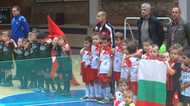 Звездичка и Община Бургас организираха невиждан празник за децата по случай Никулден смотреть онлайн