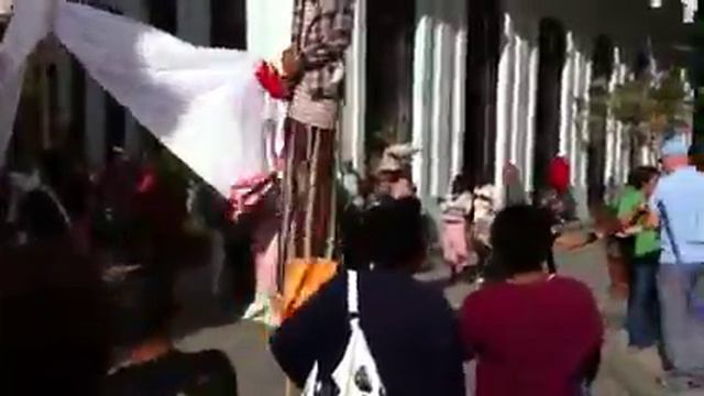 Скоморохи в центре Гаваны смотреть онлайн
