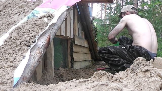 Я СДЕЛАЛ ЭТО! Двух комнатная ЗЕМЛЯНКА! Друг зашёл на завтрак в ЛЕС. Taiga buildings смотреть онлайн