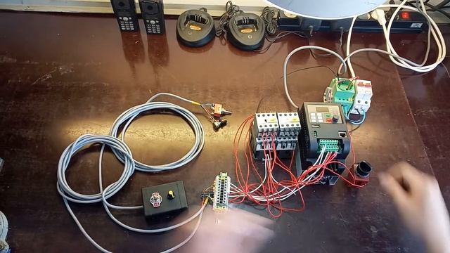 Подключение двух станков к частотному преобразователю смотреть онлайн
