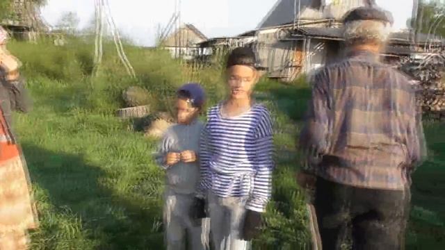 Подготовка к завтрашней работе на покосе. Сохранить грабли и вилы. 19. 07. 2018 смотреть онлайн