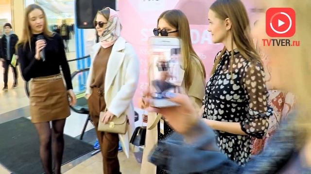 Конкурсантки «Мисс Тверь» попробовали себя в роли стилистов на модном дне в ТРЦ «РИО» смотреть онлайн