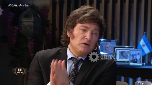 Milei explicó por qué no le bajó la ventanilla a Tinelli y Mirtha replicó: "Qué te costaba" смотреть онлайн