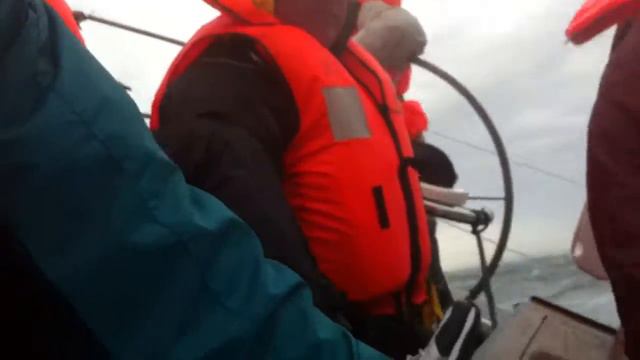 bora , 19.04.2016 , ветер до 50 узлов, 9 баллов, между островом Cres и Losini смотреть онлайн