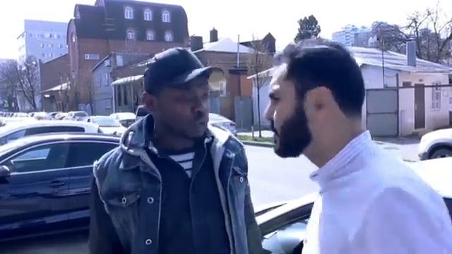 Горячему кавказцу не нравится слово "ЧЁРНЫЙ" смотреть онлайн