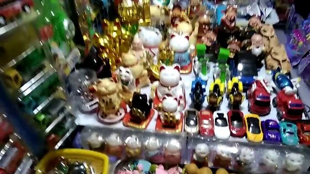 Нячанг, рынок "чё дам", Котики машут лапкой: иди дальше человек! смотреть онлайн