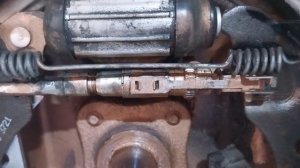 Как же регулируют задние тормоза на Vesta?