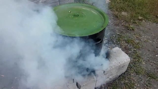 Самодельная коптильня для мяса. Сделана своими руками, горячее домашнее копчение курицы Ч.2 смотреть онлайн