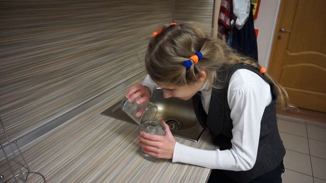 Опыт на сжатие воды. Часть 1 смотреть онлайн