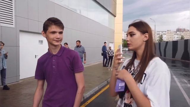 «ОТВЕТЬ НА 5 ВОПРОСОВ И ПОЛУЧИ ШОКОЛАДКУ / школьные вопросы» смотреть онлайн