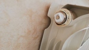Как спустить воздух с батареи отопления ? Холодные батареи, как решить.