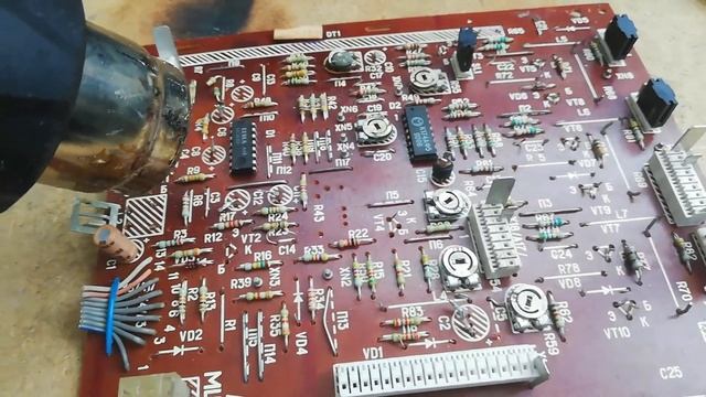 снятие радиодеталей с драгметаллами с плат с помощью строительного фена