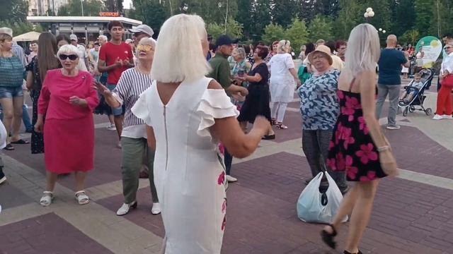 парк победы Белгород танцы в кругу друзей смотреть онлайн