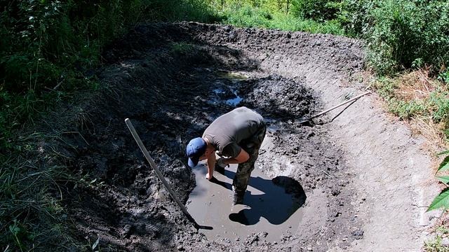 Выкопал у ручья ПРУД, НАШЕЛ старинные ключи... (4 часть) смотреть онлайн