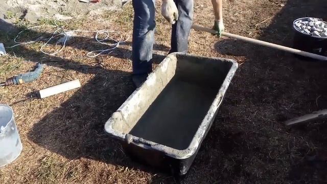 6. Как замесить бетон вручную, пропорции бетона М200 в ведрах, заливка ленточного фундамента смотреть онлайн