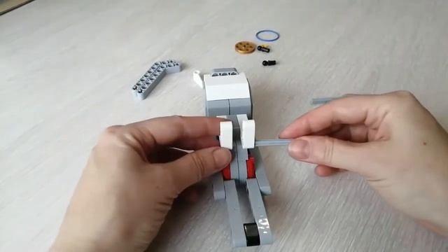 Самый простой захват на большом моторе. Lego EV3 / A grab mechanism for your robot EV3 смотреть онлайн