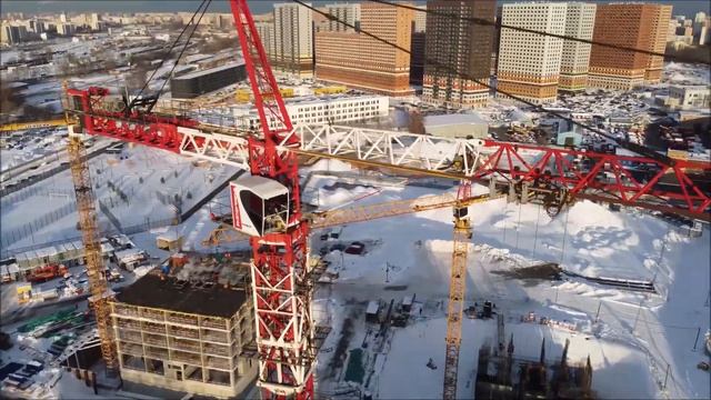 ЯРКИЙ ВЕЛИКАН! Башенный кран QTZ-250. Солнечный зимний день. Люблинский парк. Tower crane смотреть онлайн