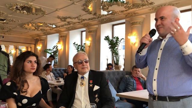Адвокат Леонид Исаев. Выступление на заседании МДК «Амикабилити» в честь Дня России смотреть онлайн