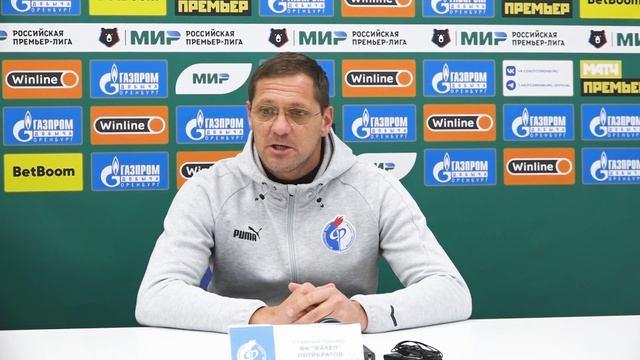Оренбург-Факел 4-1. Пресс-конференция Дмитрия Пятибратова смотреть онлайн