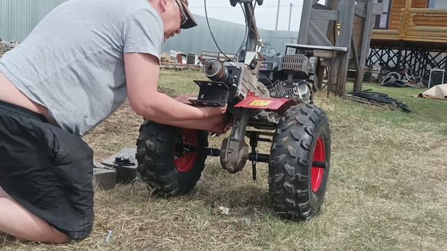 Мотоблок Угра + адаптер 4х4 = мотоблокотрактор. Женитьба мотоблока и адаптера 4х4. смотреть онлайн
