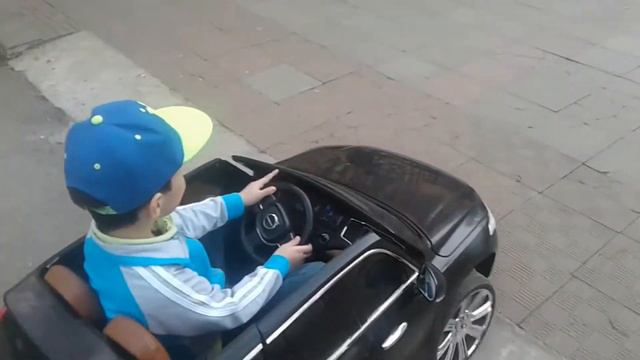 Tima - Гуляет в парке ))) Тест драйв авто ))) смотреть онлайн