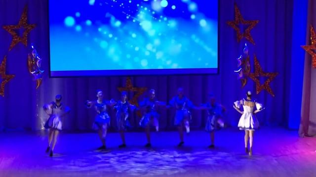 Озорные девчонки в 23 шк «Рождественский бал старшеклассников»(г.Екатеринбург) смотреть онлайн