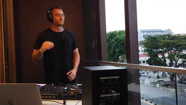 Simon Patterson - Us смотреть онлайн