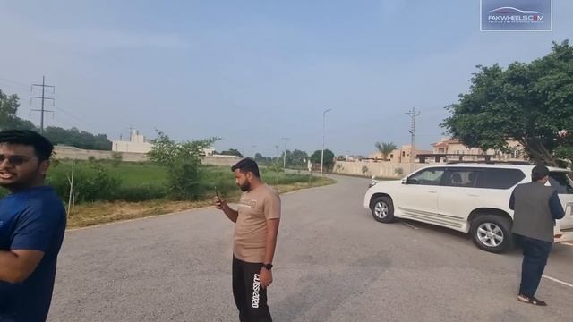 Tech Guru VS Car Guru | Fortuner VS Prado | Tug of War | PakWheels смотреть онлайн