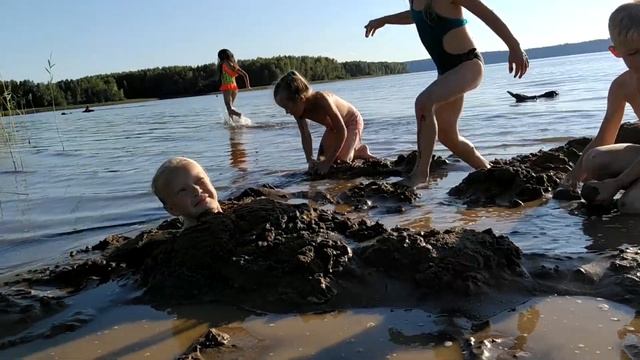 Челлендж про ГРЯЗЬ! Купаемся, балуемся с друзьями в грязи! смотреть онлайн