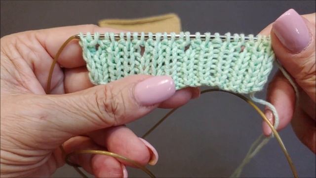Красивая резинка спицами. смотреть онлайн