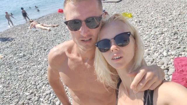 Побывали на центральном пляже. Прошли фейсконтроль в ночной бар. смотреть онлайн