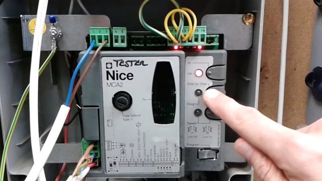 Nice Quick Vid: MC424L Enabling and disabling Autoclose смотреть онлайн
