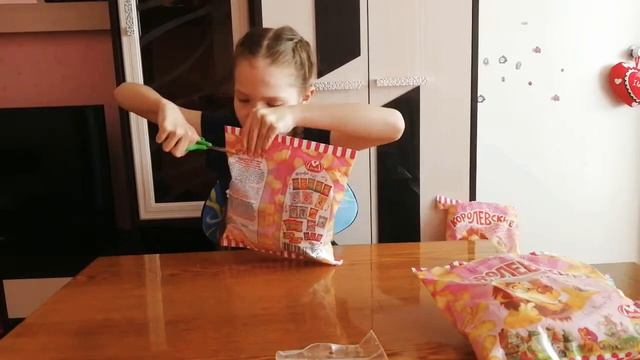 Распаковка Игрушек- Вывернушек и кукурузных палочек смотреть онлайн