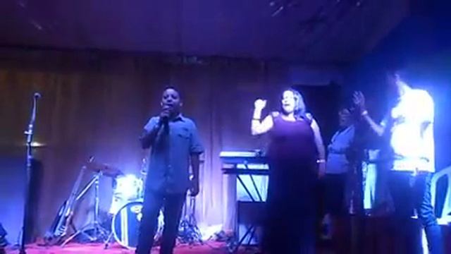 Diego Sanches cantando em Mussurunga. смотреть онлайн