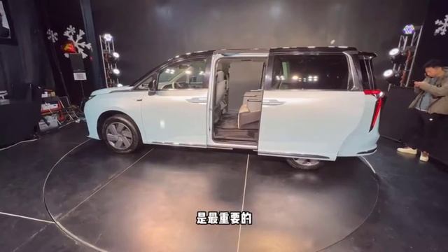 2022 MAXUS MIFA at Auto Show in Chinese смотреть онлайн