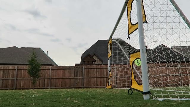 GARDEN CROSSBAR CHALLENGE! BACKYARD FOOTBALL WITH FOOBIE смотреть онлайн