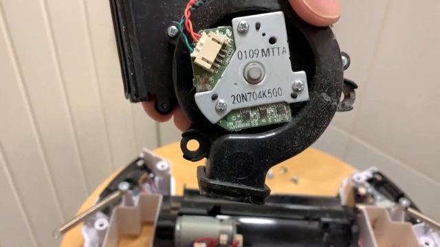 Профилактика и чистка робота-пылесоса IBoto Smart X610G Aqua