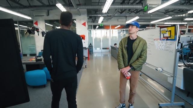 We Toured MKBHD's $1,000,000 Studio смотреть онлайн