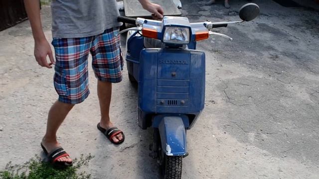 Японский трёхколёсный скутер Honda Gyro Up с прицепом смотреть онлайн