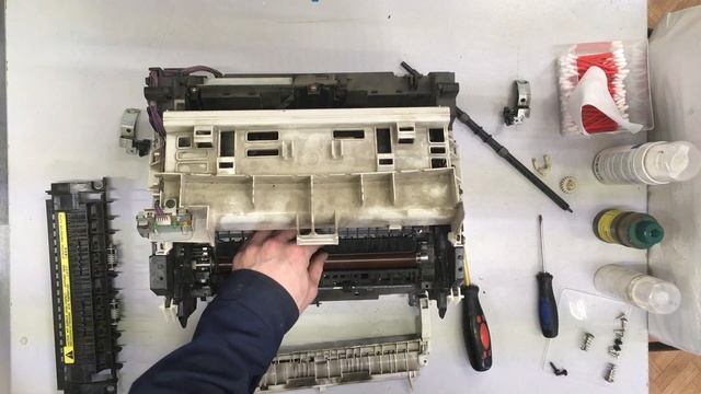Ремонт принтера HP LJ 1100 Разборка печки, замена резинового силиконового вала смотреть онлайн