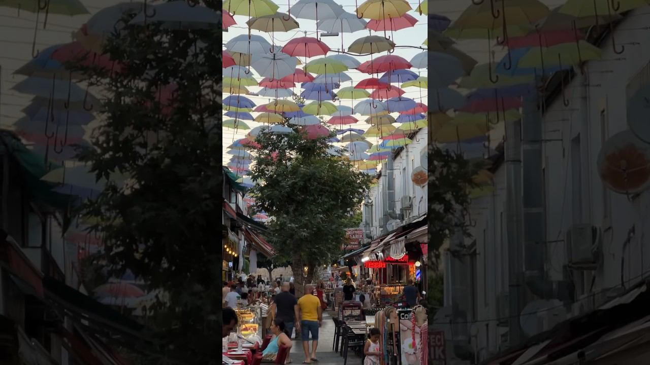Улица с зонтиками в старой Анталии смотреть онлайн