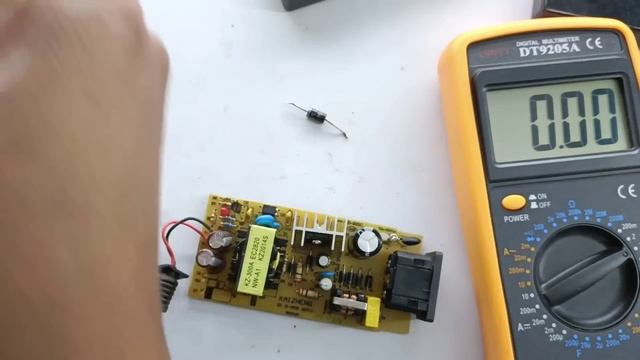 12 volt Adapter रिपेयर करना सीखें | ऐसे कोई सिखा दे तो Youtube छोड़ दूंगा | charger blinking problem смотреть онлайн