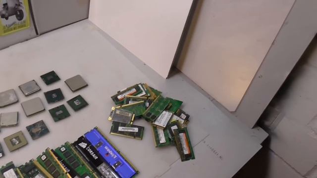 Сколько ЗОЛОТА в ПК железе? | Мои находки на свалке в Германии смотреть онлайн