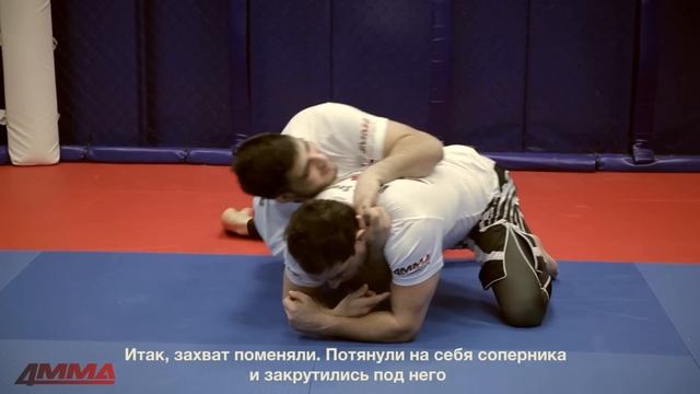 Удушающий прием "катагатаме" от черного пояса по бразильскому джиу-джитсу Валесио Сенна и 4MMA смотреть онлайн