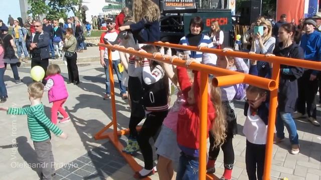 В гипсе на батуте. Костяная нога - 2 смотреть онлайн