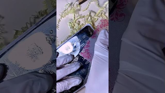 Bright nail art in two minutes. Nails tutorial смотреть онлайн